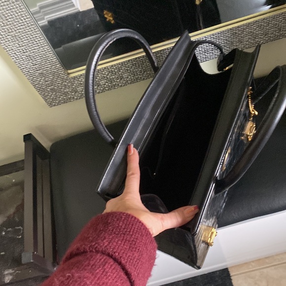 Very fashionable real leather ladies bag with mirror makeup section and 2 locks - Picture 9 of 15